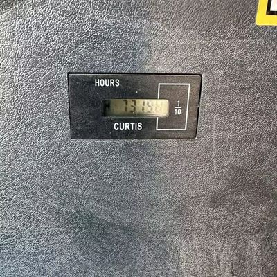 สีเหลือง ฮยอนได 305 เครื่องขุดถังมือสอง 198kw 1900rpm เครื่องก่อสร้างมือสอง