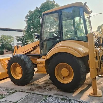 74.6kW JCB 4CX เครื่องบรรทุกมือสอง สีเหลือง 4378kg ลิฟท์มือสอง เครื่องบรรทุกถังยางย้าย