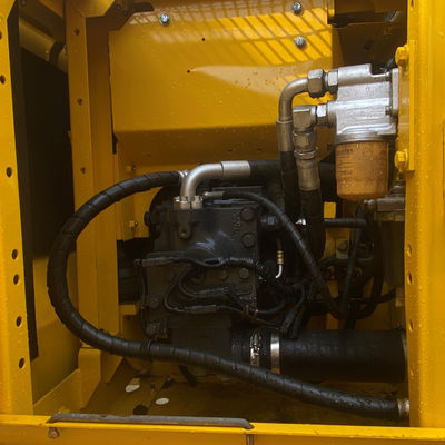 ไฮดรอลิก เครื่องขุดขนาดใหญ่ที่ใช้ Komatsu เครื่องขับชนิด KOMATSU PC 130