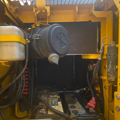 ไฮดรอลิก เครื่องขุดขนาดใหญ่ที่ใช้ Komatsu เครื่องขับชนิด KOMATSU PC 130