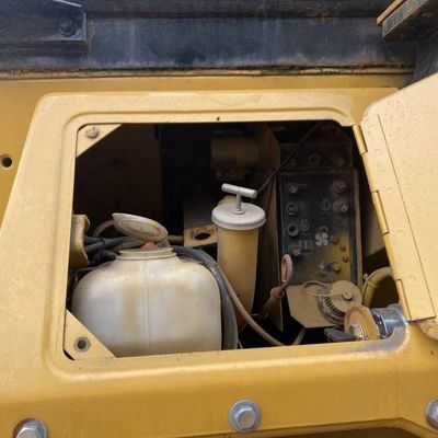 เครื่องบูลโดเจอร์ CAT D5N ที่ใช้แรง 120 HP ขนดินสําหรับอุตสาหกรรมเหมืองแร่
